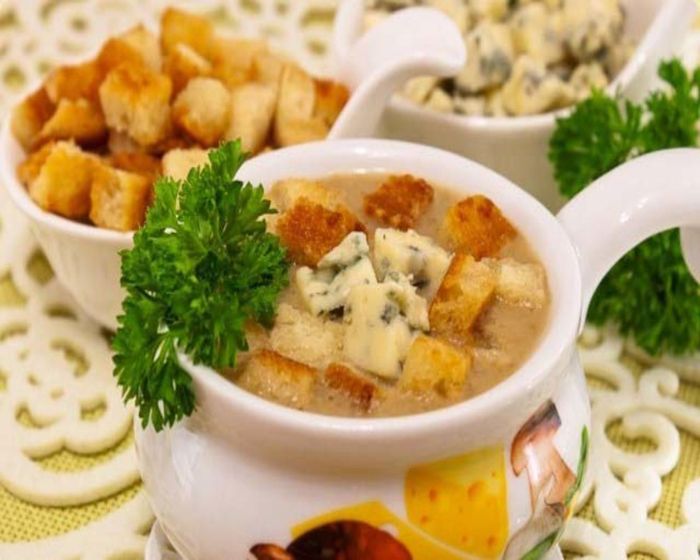 Супик с грибами, сыром, сухариками