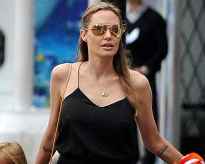 Анджелина Джоли принялась за старое, мировые новости