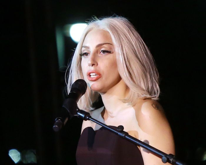 Леди Гага на сцену вернулась, новости шоу бизнеса