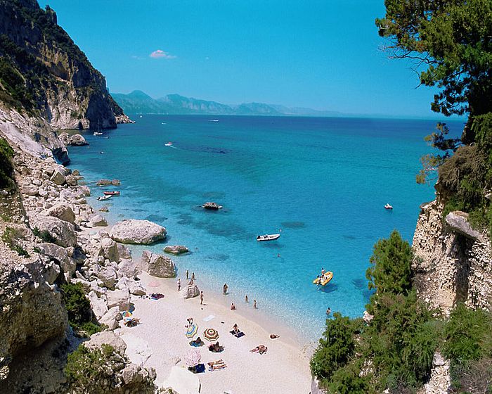 Остров Сардиния в Италии, красивый семейный отдых